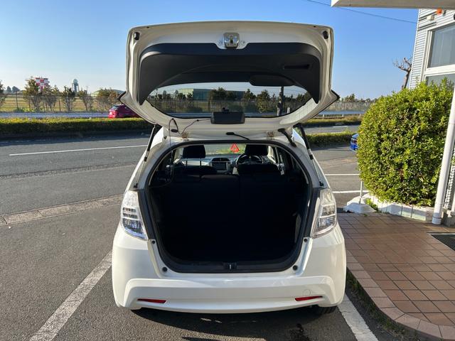 フィットハイブリッド ベースグレード 禁煙車ワンオーナーメンテナンスノート取説スペアキー付ハイブリッド車ナビTVドライブレコーダーETC車載器付ACPSPWキーレスエントリーフル装備衝突安全ボディークルーズコントロール(58枚目)