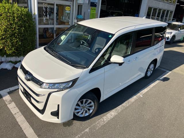 ノア Ｇ　冠水歴車４ＷＤナビバックカメラＢＴオーディオ対応ＥＴＣ２．０セーフティセンス衝突軽減ブレーキプリクラッシュセーフティーオートマチックハイビームスマートキーＰスタート禁煙レーダークルコン３列シート８名乗（2枚目）