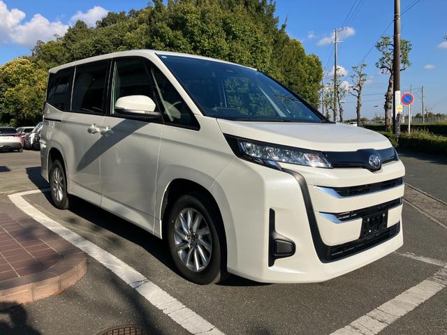 ノア Ｇ　冠水歴車４ＷＤナビバックカメラＢＴオーディオ対応ＥＴＣ２．０セーフティセンス衝突軽減ブレーキプリクラッシュセーフティーオートマチックハイビームスマートキーＰスタート禁煙レーダークルコン３列シート８名乗（3枚目）
