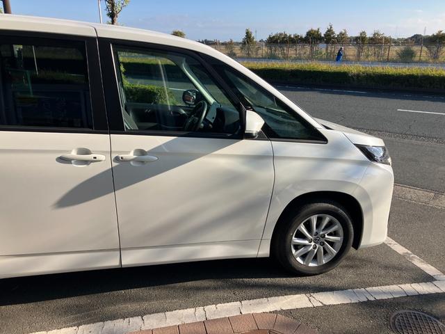 ノア Ｇ　冠水歴車４ＷＤナビバックカメラＢＴオーディオ対応ＥＴＣ２．０セーフティセンス衝突軽減ブレーキプリクラッシュセーフティーオートマチックハイビームスマートキーＰスタート禁煙レーダークルコン３列シート８名乗（6枚目）