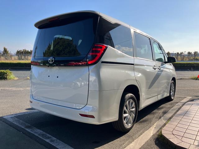 ノア Ｇ　冠水歴車４ＷＤナビバックカメラＢＴオーディオ対応ＥＴＣ２．０セーフティセンス衝突軽減ブレーキプリクラッシュセーフティーオートマチックハイビームスマートキーＰスタート禁煙レーダークルコン３列シート８名乗（10枚目）