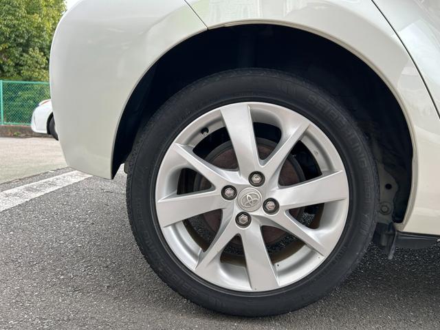 アクア Ｇ　ナビＴＶバックカメラＥＴＣ車載器スマートキー２本Ｐスタートイモビライザー禁煙車スペアタイヤ付純正アルミ革巻きハンドル衝突安全ボディーリヤスポイラーハイブリッド車ホワイトパール電格ミラーオートエアコン付（31枚目）