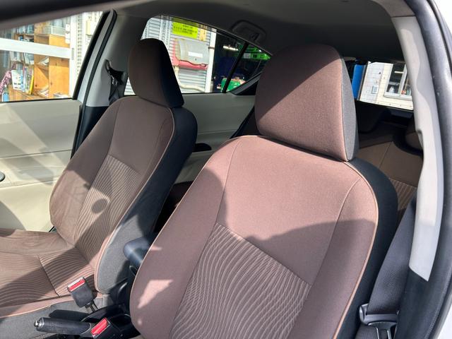 アクア Ｇ　ナビＴＶバックカメラＥＴＣ車載器スマートキー２本Ｐスタートイモビライザー禁煙車スペアタイヤ付純正アルミ革巻きハンドル衝突安全ボディーリヤスポイラーハイブリッド車ホワイトパール電格ミラーオートエアコン付（44枚目）