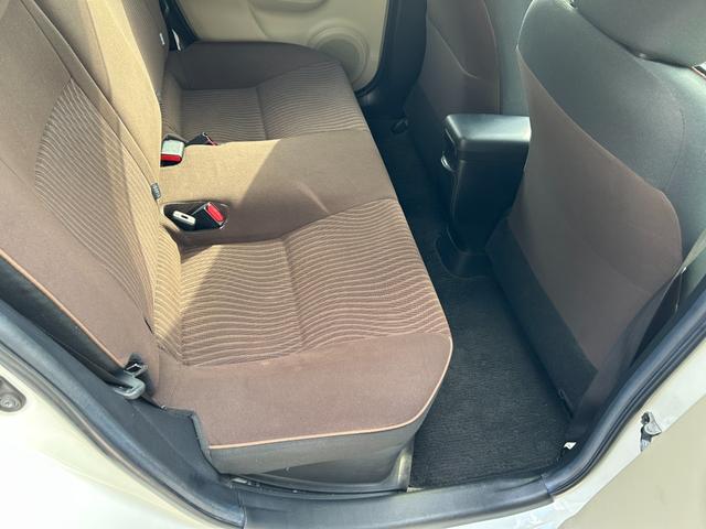 アクア Ｇ　ナビＴＶバックカメラＥＴＣ車載器スマートキー２本Ｐスタートイモビライザー禁煙車スペアタイヤ付純正アルミ革巻きハンドル衝突安全ボディーリヤスポイラーハイブリッド車ホワイトパール電格ミラーオートエアコン付（55枚目）