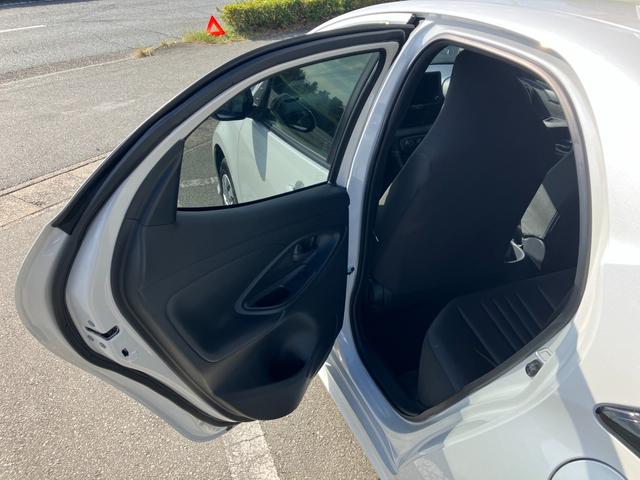 ヤリス X 冠水歴車ナビバックカメラBTオーディオ対応ETC車載器スマートキーPスタートホワイトパール禁煙車レンタカー歴セーフティセンス衝突軽減ブレーキプリクラッシュセーフティー踏間違防止オートマチックハイビーム(66枚目)