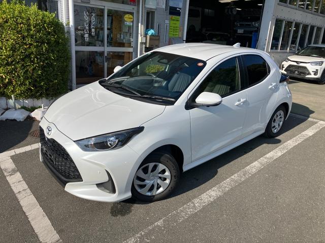 ヤリス Ｘ　冠水歴車ナビバックカメラ全方位モニターＢＴ対応ＥＴＣ車載器スマートキーＰスタートパール白禁煙車レンタカー歴セーフティセンス衝突軽減ブレーキプリクラッシュセーフティー踏み間違防止オートマチックハイビーム（2枚目）