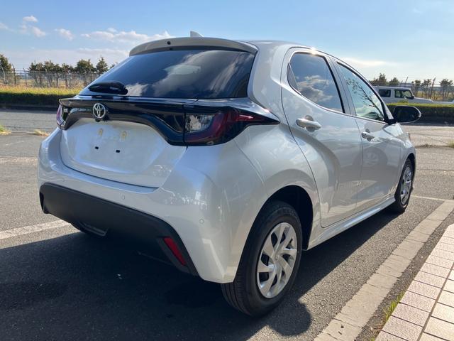 ヤリス Ｘ　冠水歴車ナビバックカメラ全方位モニターＢＴ対応ＥＴＣ車載器スマートキーＰスタートパール白禁煙車レンタカー歴セーフティセンス衝突軽減ブレーキプリクラッシュセーフティー踏み間違防止オートマチックハイビーム（7枚目）