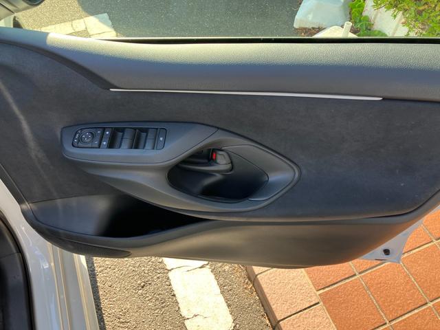 ヤリス Ｘ　冠水歴車ナビバックカメラ全方位モニターＢＴ対応ＥＴＣ車載器スマートキーＰスタートパール白禁煙車レンタカー歴セーフティセンス衝突軽減ブレーキプリクラッシュセーフティー踏み間違防止オートマチックハイビーム（37枚目）