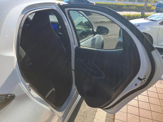 ヤリス Ｘ　冠水歴車ナビバックカメラ全方位モニターＢＴ対応ＥＴＣ車載器スマートキーＰスタートパール白禁煙車レンタカー歴セーフティセンス衝突軽減ブレーキプリクラッシュセーフティー踏み間違防止オートマチックハイビーム（47枚目）