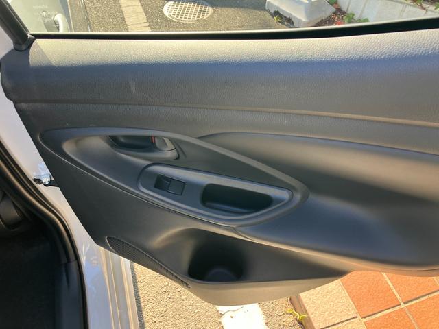 ヤリス Ｘ　冠水歴車ナビバックカメラ全方位モニターＢＴ対応ＥＴＣ車載器スマートキーＰスタートパール白禁煙車レンタカー歴セーフティセンス衝突軽減ブレーキプリクラッシュセーフティー踏み間違防止オートマチックハイビーム（48枚目）