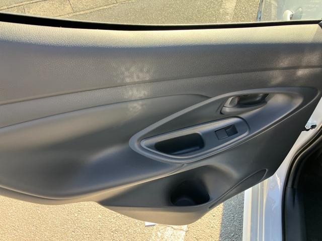 ヤリス Ｘ　冠水歴車ナビバックカメラ全方位モニターＢＴ対応ＥＴＣ車載器スマートキーＰスタートパール白禁煙車レンタカー歴セーフティセンス衝突軽減ブレーキプリクラッシュセーフティー踏み間違防止オートマチックハイビーム（53枚目）