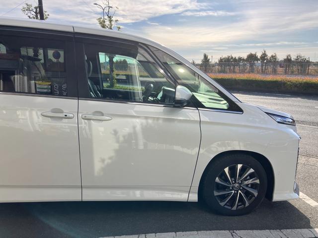 ヴォクシー ハイブリッドＳ－Ｚ　冠水歴車ナビＴＶバックカメラ全方位モニターリヤフリップダウンモニタセーフティーセンスプリクラッシュセーフティーレーダークルコンスマートキー２本Ｐスタートイモビ禁煙車ＥＴＣ２．０両側パワスラＬＥＤヘッド（8枚目）