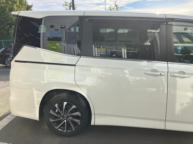ヴォクシー ハイブリッドＳ－Ｚ　冠水歴車ナビＴＶバックカメラ全方位モニターリヤフリップダウンモニタセーフティーセンスプリクラッシュセーフティーレーダークルコンスマートキー２本Ｐスタートイモビ禁煙車ＥＴＣ２．０両側パワスラＬＥＤヘッド（9枚目）