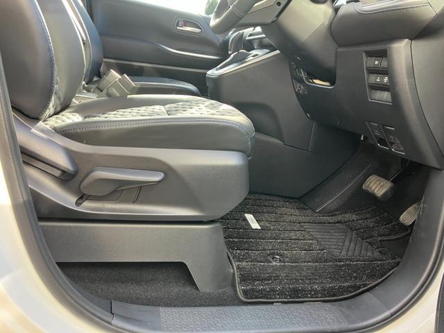 ヴォクシー ハイブリッドＳ－Ｚ　冠水歴車ナビＴＶバックカメラ全方位モニターリヤフリップダウンモニタセーフティーセンスプリクラッシュセーフティーレーダークルコンスマートキー２本Ｐスタートイモビ禁煙車ＥＴＣ２．０両側パワスラＬＥＤヘッド（44枚目）