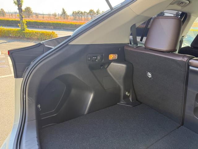 ���S�̎w��H�ꊮ���B���^�x�ǂɑ����ĎԌ��i�����j���s�����Ƃ��ł���H��ł��B���̂��ߗ��^�ǂƓ����������C�������Ђ̍H��Ɏ����Ă��܂��B���Ǝ��i�����m�풓�A�ύڎԂ��������܂�