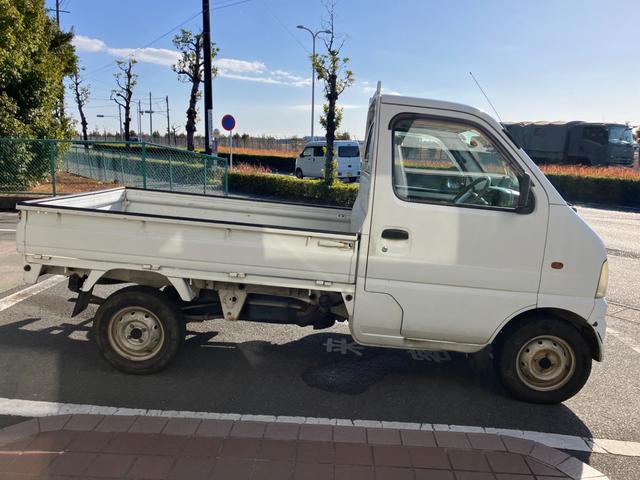 キャリイトラック ＫＵ　４ＷＤ５ＭＴ３方開きエアコンパワステ付ＡＭＦＭラジオ禁煙車ガソリン車ゲートアッパープレート荷台ゴムマットメンテナンスノート取説付き荷台内寸長１９２ｃｍ幅１３８ｃｍ高さ２８ｃｍ（8枚目）