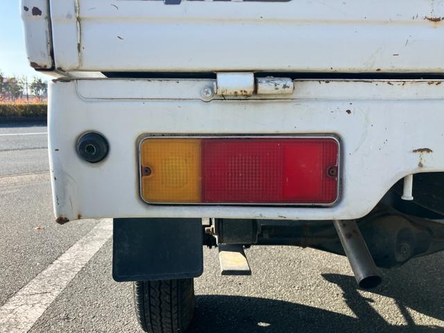キャリイトラック ＫＵ　４ＷＤ５ＭＴ３方開きエアコンパワステ付ＡＭＦＭラジオ禁煙車ガソリン車ゲートアッパープレート荷台ゴムマットメンテナンスノート取説付き荷台内寸長１９２ｃｍ幅１３８ｃｍ高さ２８ｃｍ（22枚目）