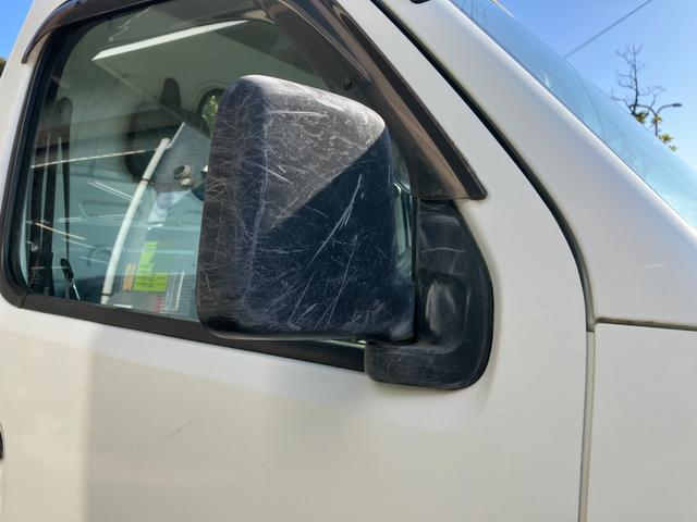 キャリイトラック ＫＵ　４ＷＤ５ＭＴ３方開きエアコンパワステ付ＡＭＦＭラジオ禁煙車ガソリン車ゲートアッパープレート荷台ゴムマットメンテナンスノート取説付き荷台内寸長１９２ｃｍ幅１３８ｃｍ高さ２８ｃｍ（25枚目）