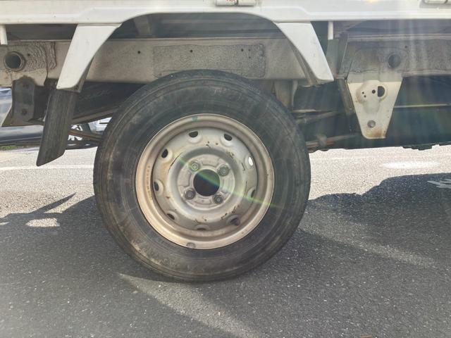 キャリイトラック ＫＵ　４ＷＤ５ＭＴ３方開きエアコンパワステ付ＡＭＦＭラジオ禁煙車ガソリン車ゲートアッパープレート荷台ゴムマットメンテナンスノート取説付き荷台内寸長１９２ｃｍ幅１３８ｃｍ高さ２８ｃｍ（37枚目）