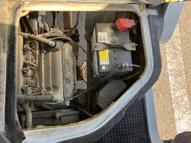 キャリイトラック ＫＵ　４ＷＤ５ＭＴ３方開きエアコンパワステ付ＡＭＦＭラジオ禁煙車ガソリン車ゲートアッパープレート荷台ゴムマットメンテナンスノート取説付き荷台内寸長１９２ｃｍ幅１３８ｃｍ高さ２８ｃｍ（39枚目）