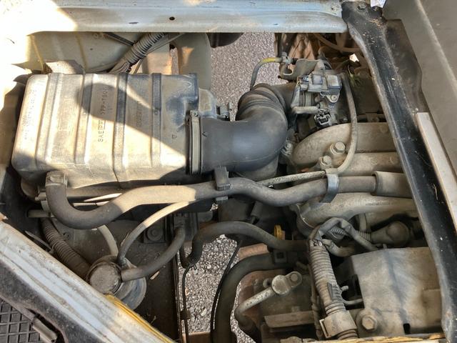 キャリイトラック ＫＵ　４ＷＤ５ＭＴ３方開きエアコンパワステ付ＡＭＦＭラジオ禁煙車ガソリン車ゲートアッパープレート荷台ゴムマットメンテナンスノート取説付き荷台内寸長１９２ｃｍ幅１３８ｃｍ高さ２８ｃｍ（40枚目）