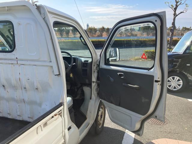 キャリイトラック ＫＵ　４ＷＤ５ＭＴ３方開きエアコンパワステ付ＡＭＦＭラジオ禁煙車ガソリン車ゲートアッパープレート荷台ゴムマットメンテナンスノート取説付き荷台内寸長１９２ｃｍ幅１３８ｃｍ高さ２８ｃｍ（41枚目）