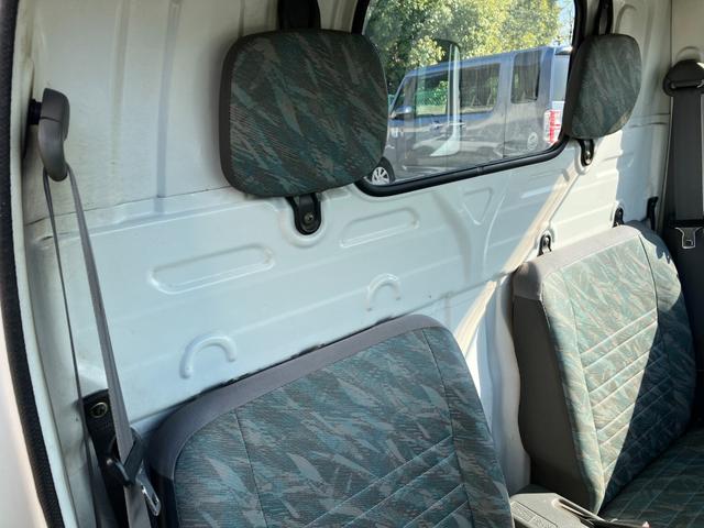 キャリイトラック ＫＵ　４ＷＤ５ＭＴ３方開きエアコンパワステ付ＡＭＦＭラジオ禁煙車ガソリン車ゲートアッパープレート荷台ゴムマットメンテナンスノート取説付き荷台内寸長１９２ｃｍ幅１３８ｃｍ高さ２８ｃｍ（43枚目）