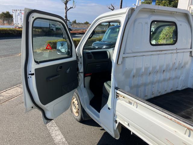 キャリイトラック ＫＵ　４ＷＤ５ＭＴ３方開きエアコンパワステ付ＡＭＦＭラジオ禁煙車ガソリン車ゲートアッパープレート荷台ゴムマットメンテナンスノート取説付き荷台内寸長１９２ｃｍ幅１３８ｃｍ高さ２８ｃｍ（46枚目）