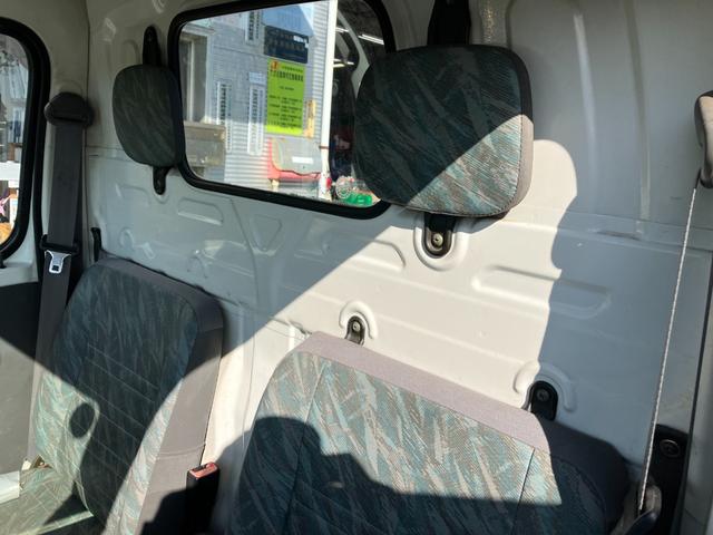 キャリイトラック ＫＵ　４ＷＤ５ＭＴ３方開きエアコンパワステ付ＡＭＦＭラジオ禁煙車ガソリン車ゲートアッパープレート荷台ゴムマットメンテナンスノート取説付き荷台内寸長１９２ｃｍ幅１３８ｃｍ高さ２８ｃｍ（48枚目）