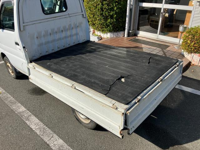キャリイトラック ＫＵ　４ＷＤ５ＭＴ３方開きエアコンパワステ付ＡＭＦＭラジオ禁煙車ガソリン車ゲートアッパープレート荷台ゴムマットメンテナンスノート取説付き荷台内寸長１９２ｃｍ幅１３８ｃｍ高さ２８ｃｍ（54枚目）