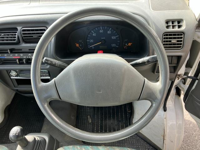 キャリイトラック ＫＵ　４ＷＤ５ＭＴ３方開きエアコンパワステ付ＡＭＦＭラジオ禁煙車ガソリン車ゲートアッパープレート荷台ゴムマットメンテナンスノート取説付き荷台内寸長１９２ｃｍ幅１３８ｃｍ高さ２８ｃｍ（60枚目）