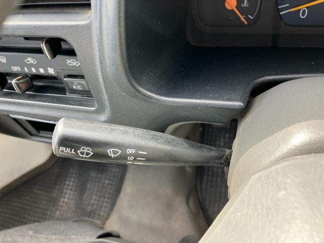 キャリイトラック ＫＵ　４ＷＤ５ＭＴ３方開きエアコンパワステ付ＡＭＦＭラジオ禁煙車ガソリン車ゲートアッパープレート荷台ゴムマットメンテナンスノート取説付き荷台内寸長１９２ｃｍ幅１３８ｃｍ高さ２８ｃｍ（61枚目）