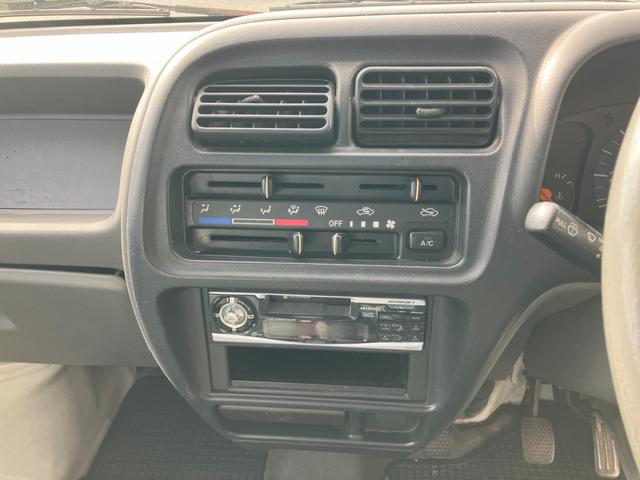 キャリイトラック ＫＵ　４ＷＤ５ＭＴ３方開きエアコンパワステ付ＡＭＦＭラジオ禁煙車ガソリン車ゲートアッパープレート荷台ゴムマットメンテナンスノート取説付き荷台内寸長１９２ｃｍ幅１３８ｃｍ高さ２８ｃｍ（63枚目）