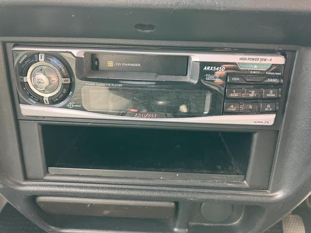 キャリイトラック ＫＵ　４ＷＤ５ＭＴ３方開きエアコンパワステ付ＡＭＦＭラジオ禁煙車ガソリン車ゲートアッパープレート荷台ゴムマットメンテナンスノート取説付き荷台内寸長１９２ｃｍ幅１３８ｃｍ高さ２８ｃｍ（65枚目）