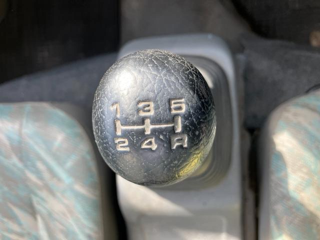 キャリイトラック ＫＵ　４ＷＤ５ＭＴ３方開きエアコンパワステ付ＡＭＦＭラジオ禁煙車ガソリン車ゲートアッパープレート荷台ゴムマットメンテナンスノート取説付き荷台内寸長１９２ｃｍ幅１３８ｃｍ高さ２８ｃｍ（68枚目）