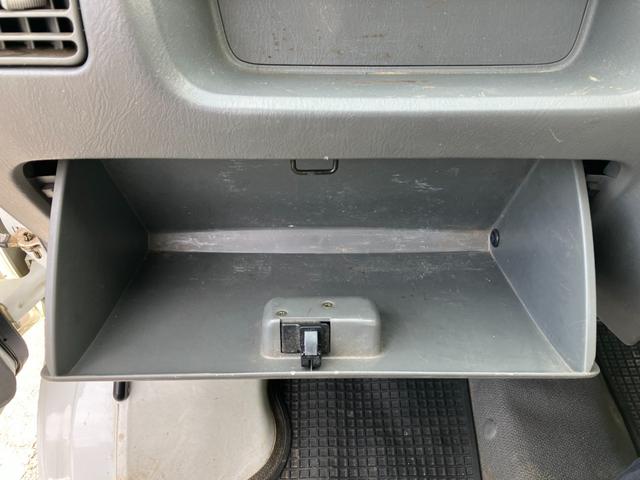 キャリイトラック ＫＵ　４ＷＤ５ＭＴ３方開きエアコンパワステ付ＡＭＦＭラジオ禁煙車ガソリン車ゲートアッパープレート荷台ゴムマットメンテナンスノート取説付き荷台内寸長１９２ｃｍ幅１３８ｃｍ高さ２８ｃｍ（72枚目）