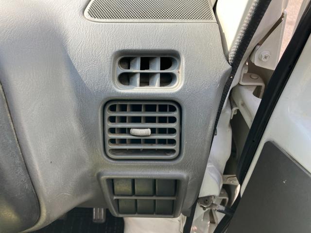 キャリイトラック ＫＵ　４ＷＤ５ＭＴ３方開きエアコンパワステ付ＡＭＦＭラジオ禁煙車ガソリン車ゲートアッパープレート荷台ゴムマットメンテナンスノート取説付き荷台内寸長１９２ｃｍ幅１３８ｃｍ高さ２８ｃｍ（77枚目）