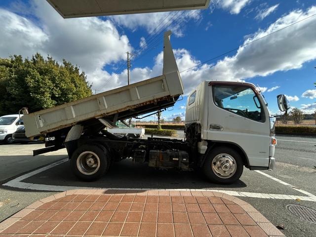 キャンター 全低床ダンプ　全低床強化ダンプ３ｔ積載ディーゼルターボ５ＭＴ３方開ＡＣＰＳＰＷキーレスエントリーフル装備左側電格ミラーフォグランプ荷台内寸長さ３０３ｃｍ幅１５８ｃｍ高さ３７ｃｍ床面地上高９３ｃｍＥＴＣ車載器中間ピン（7枚目）