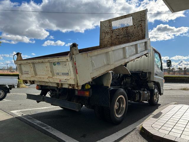 キャンター 全低床ダンプ　全低床強化ダンプ３ｔ積載ディーゼルターボ５ＭＴ３方開ＡＣＰＳＰＷキーレスエントリーフル装備左側電格ミラーフォグランプ荷台内寸長さ３０３ｃｍ幅１５８ｃｍ高さ３７ｃｍ床面地上高９３ｃｍＥＴＣ車載器中間ピン（8枚目）