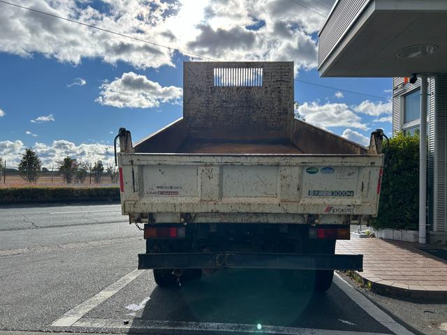 キャンター 全低床ダンプ　全低床強化ダンプ３ｔ積載ディーゼルターボ５ＭＴ３方開ＡＣＰＳＰＷキーレスエントリーフル装備左側電格ミラーフォグランプ荷台内寸長さ３０３ｃｍ幅１５８ｃｍ高さ３７ｃｍ床面地上高９３ｃｍＥＴＣ車載器中間ピン（10枚目）