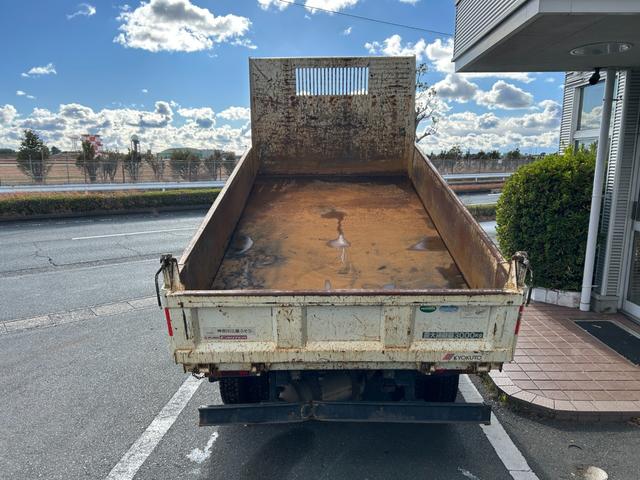 キャンター 全低床ダンプ　全低床強化ダンプ３ｔ積載ディーゼルターボ５ＭＴ３方開ＡＣＰＳＰＷキーレスエントリーフル装備左側電格ミラーフォグランプ荷台内寸長さ３０３ｃｍ幅１５８ｃｍ高さ３７ｃｍ床面地上高９３ｃｍＥＴＣ車載器中間ピン（11枚目）