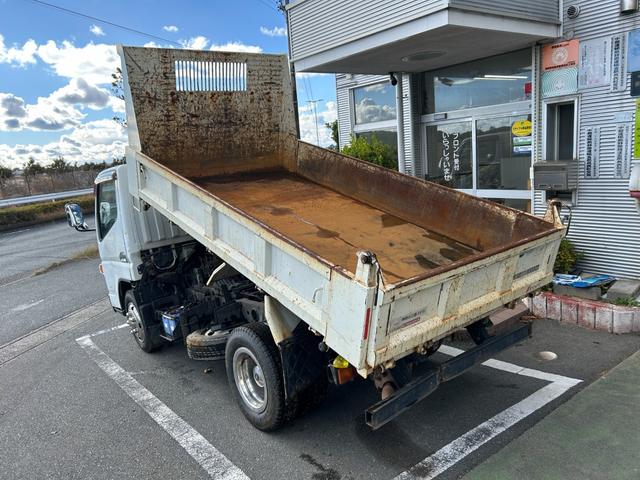 キャンター 全低床ダンプ　全低床強化ダンプ３ｔ積載ディーゼルターボ５ＭＴ３方開ＡＣＰＳＰＷキーレスエントリーフル装備左側電格ミラーフォグランプ荷台内寸長さ３０３ｃｍ幅１５８ｃｍ高さ３７ｃｍ床面地上高９３ｃｍＥＴＣ車載器中間ピン（13枚目）