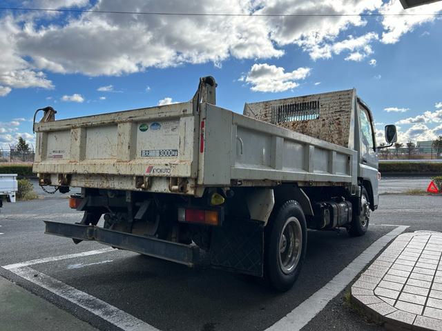 キャンター 全低床ダンプ　全低床強化ダンプ３ｔ積載ディーゼルターボ５ＭＴ３方開ＡＣＰＳＰＷキーレスエントリーフル装備左側電格ミラーフォグランプ荷台内寸長さ３０３ｃｍ幅１５８ｃｍ高さ３７ｃｍ床面地上高９３ｃｍＥＴＣ車載器中間ピン（22枚目）