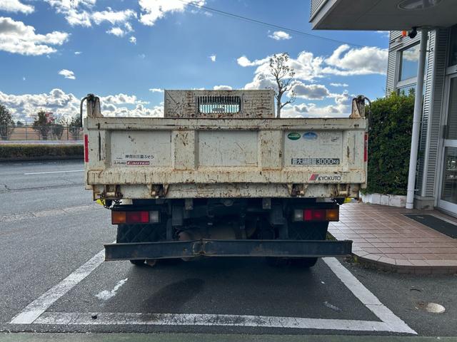 キャンター 全低床ダンプ　全低床強化ダンプ３ｔ積載ディーゼルターボ５ＭＴ３方開ＡＣＰＳＰＷキーレスエントリーフル装備左側電格ミラーフォグランプ荷台内寸長さ３０３ｃｍ幅１５８ｃｍ高さ３７ｃｍ床面地上高９３ｃｍＥＴＣ車載器中間ピン（24枚目）