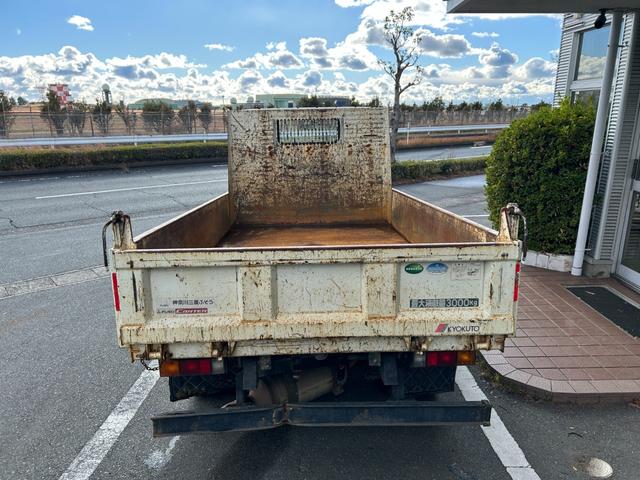 キャンター 全低床ダンプ　全低床強化ダンプ３ｔ積載ディーゼルターボ５ＭＴ３方開ＡＣＰＳＰＷキーレスエントリーフル装備左側電格ミラーフォグランプ荷台内寸長さ３０３ｃｍ幅１５８ｃｍ高さ３７ｃｍ床面地上高９３ｃｍＥＴＣ車載器中間ピン（25枚目）