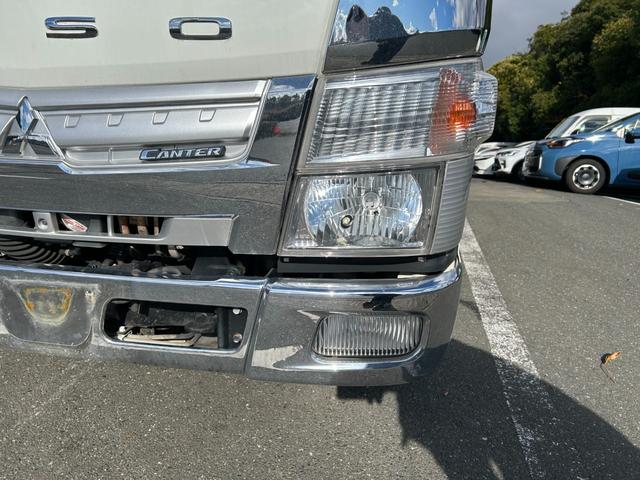 キャンター 全低床ダンプ　全低床強化ダンプ３ｔ積載ディーゼルターボ５ＭＴ３方開ＡＣＰＳＰＷキーレスエントリーフル装備左側電格ミラーフォグランプ荷台内寸長さ３０３ｃｍ幅１５８ｃｍ高さ３７ｃｍ床面地上高９３ｃｍＥＴＣ車載器中間ピン（28枚目）