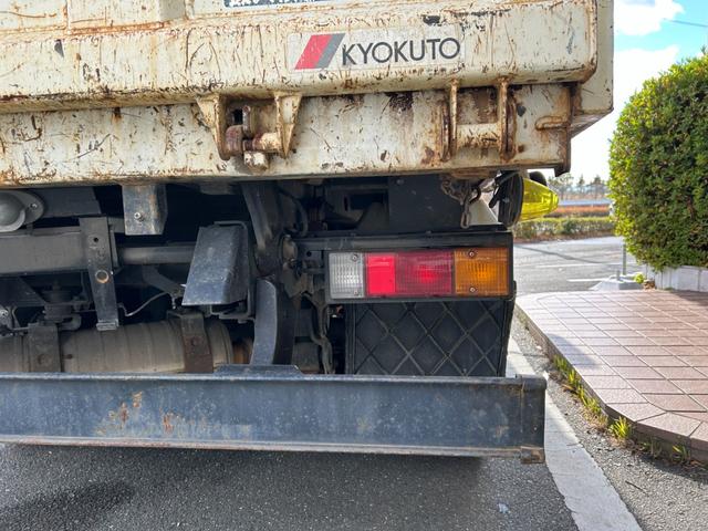 キャンター 全低床ダンプ　全低床強化ダンプ３ｔ積載ディーゼルターボ５ＭＴ３方開ＡＣＰＳＰＷキーレスエントリーフル装備左側電格ミラーフォグランプ荷台内寸長さ３０３ｃｍ幅１５８ｃｍ高さ３７ｃｍ床面地上高９３ｃｍＥＴＣ車載器中間ピン（32枚目）