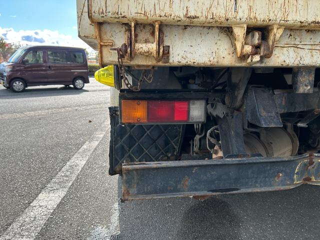 キャンター 全低床ダンプ　全低床強化ダンプ３ｔ積載ディーゼルターボ５ＭＴ３方開ＡＣＰＳＰＷキーレスエントリーフル装備左側電格ミラーフォグランプ荷台内寸長さ３０３ｃｍ幅１５８ｃｍ高さ３７ｃｍ床面地上高９３ｃｍＥＴＣ車載器中間ピン（34枚目）