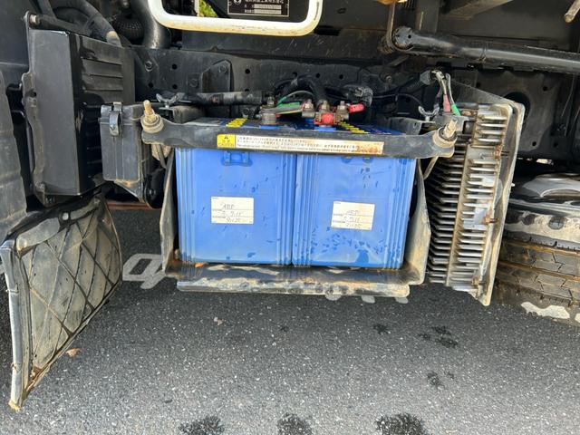 キャンター 全低床ダンプ　全低床強化ダンプ３ｔ積載ディーゼルターボ５ＭＴ３方開ＡＣＰＳＰＷキーレスエントリーフル装備左側電格ミラーフォグランプ荷台内寸長さ３０３ｃｍ幅１５８ｃｍ高さ３７ｃｍ床面地上高９３ｃｍＥＴＣ車載器中間ピン（42枚目）