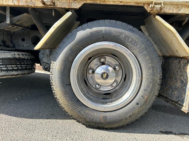 キャンター 全低床ダンプ　全低床強化ダンプ３ｔ積載ディーゼルターボ５ＭＴ３方開ＡＣＰＳＰＷキーレスエントリーフル装備左側電格ミラーフォグランプ荷台内寸長さ３０３ｃｍ幅１５８ｃｍ高さ３７ｃｍ床面地上高９３ｃｍＥＴＣ車載器中間ピン（47枚目）